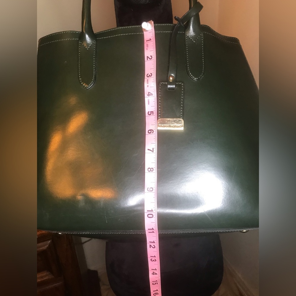 This purse is by Gianni Notaro. Rich in the Beautiful shine and color.